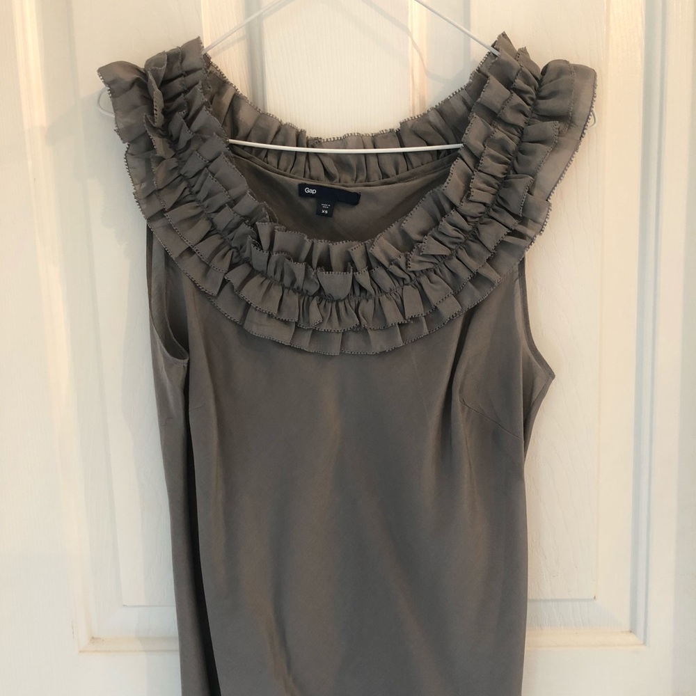 Gap sleeveless top